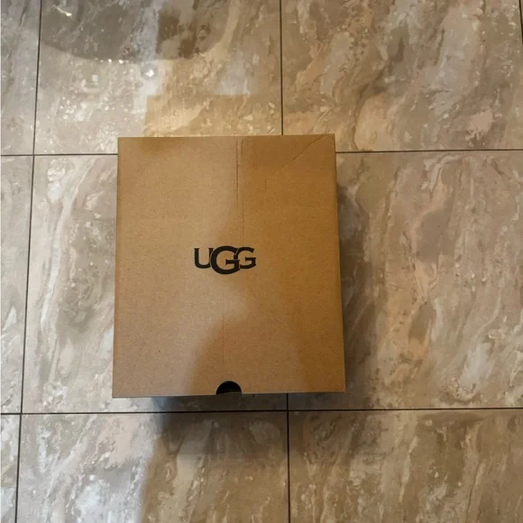 UGG Women Dipper Boots - Picture 4 of 5
